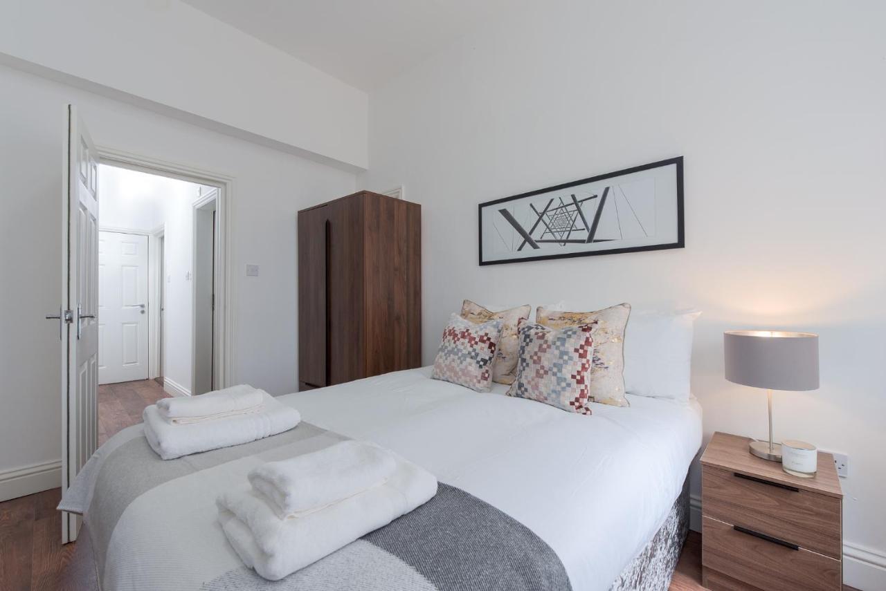 Earl's Court By Capital * Londra