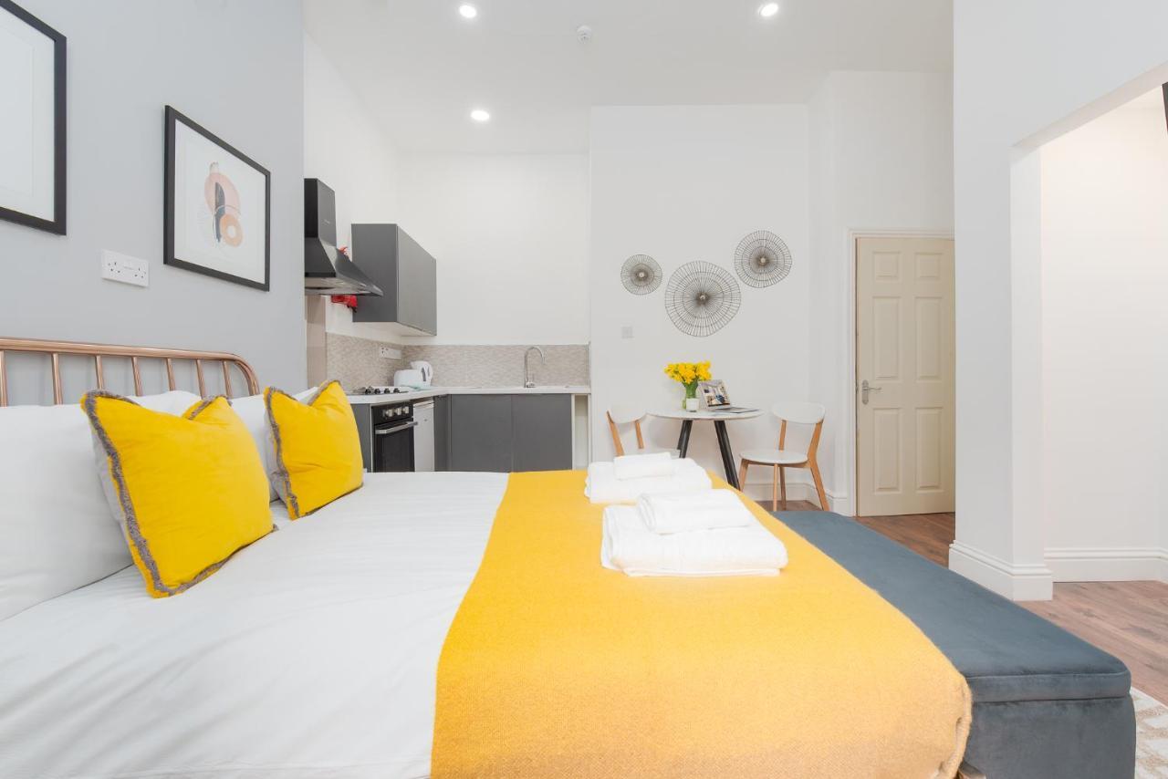 Earl's Court By Capital * Londra