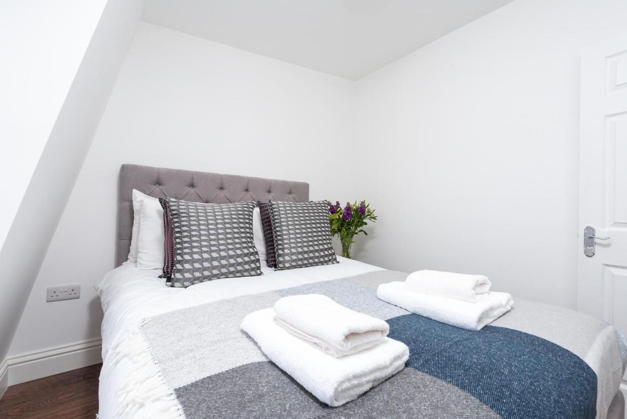 Earl's Court By Capital * Londra